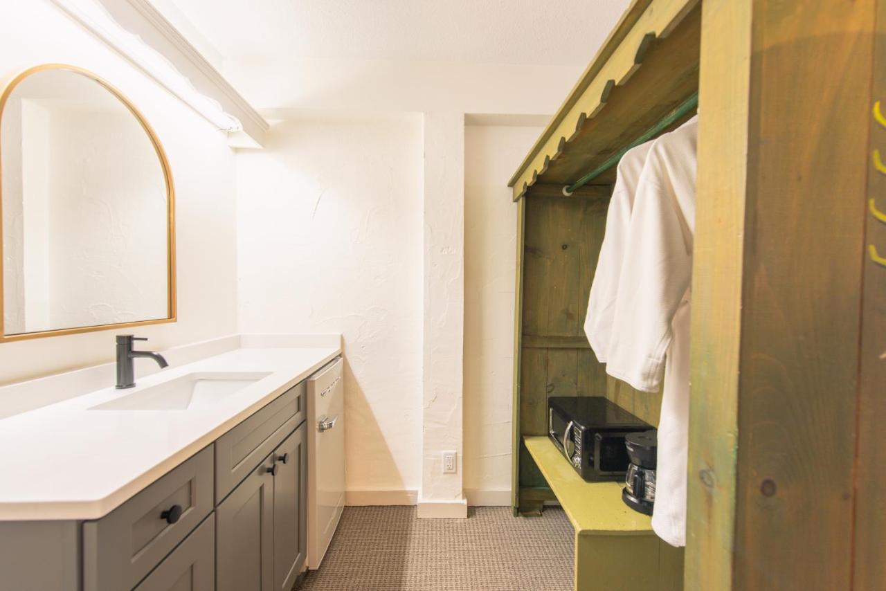 Deluxe Queen Suite